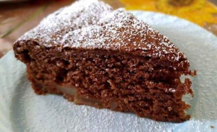 torta-di-pere-e-cioccolato,-stragolosa,-che-si-scioglie-in-bocca-da-preparare-all’ultimo-minuto.-irresistibile