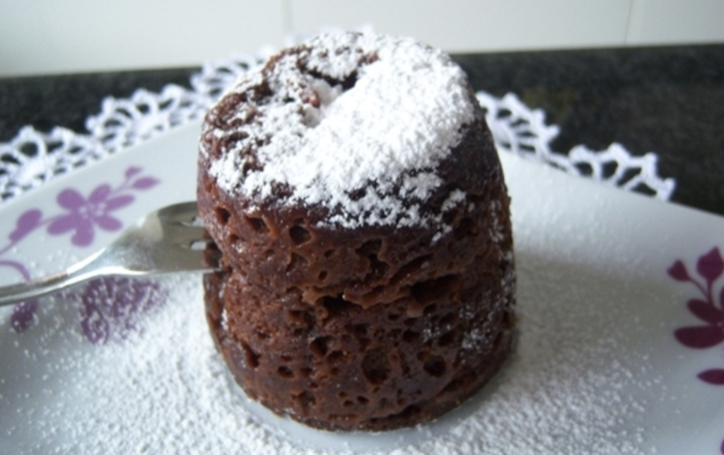 torta-magica-in-tazza-al-cioccolato-in-2-minuti,-la-mug-cake-per-un’improvvisa-di-dolce