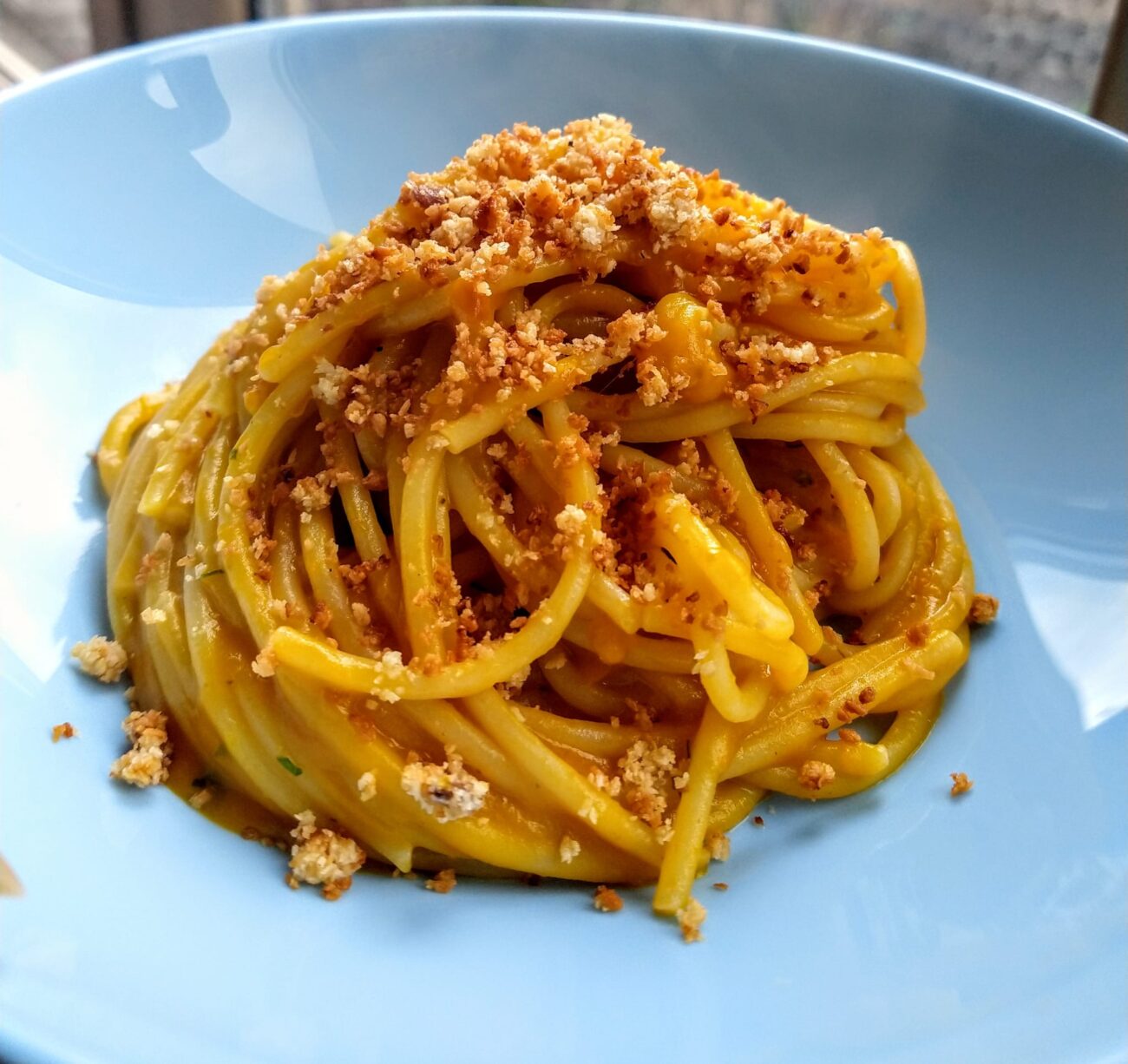 spaghetti-con-crema-di-zucca-e-colatura-di-alici:-il-primo-piatto-semplice-ma-gourmet