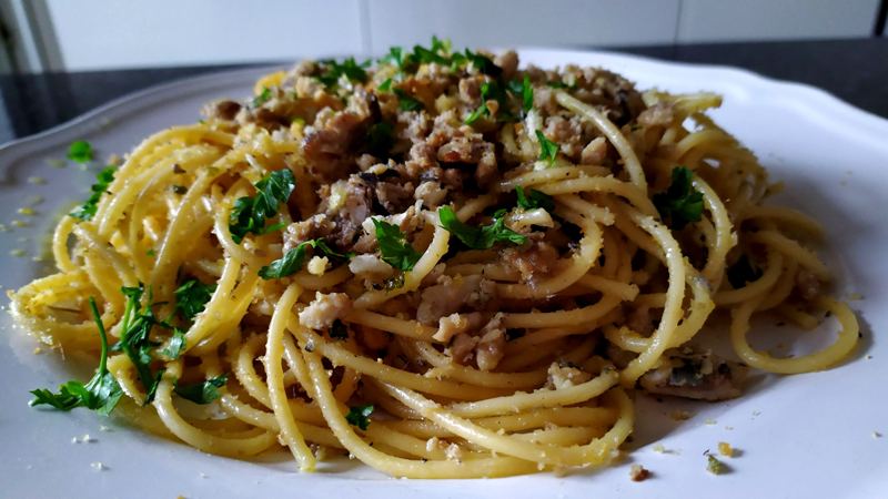 spaghetti-con-sardine-fresche:-una-gustosa-variante-della-famosa-pasta-con-le-sarde-siciliana