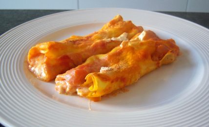 cannelloni-ai-formaggi:-un’appetitosa-pasta-al-forno-ripiena,-senza-besciamella,-da-preparare-in-pochi-passi
