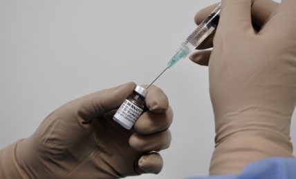 vaccini-in-basilicata,-oltre-5000-prenotazioni-in-4-ore-sul-sistema-delle-poste-italiane