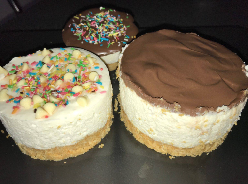 mini-cheesecake-di-ricotta-e-panna:-piccole-porzioni-di-gusto-e-piacere