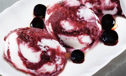 gelato-furbissimo-di-benedetta-senza-gelatiera:-pochi-ingredienti-e-la-tecnica-per-un-dessert-cremoso-e-buono