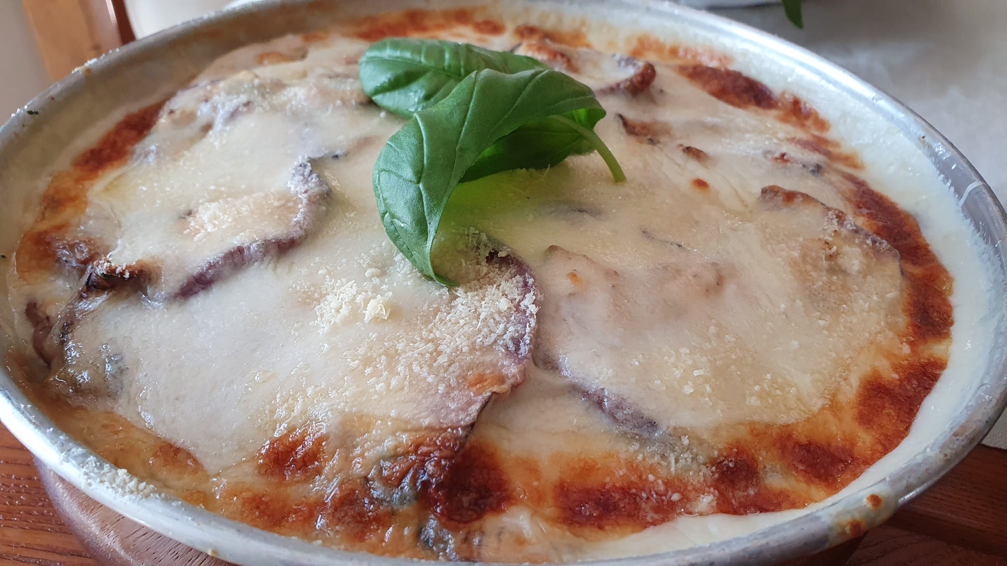 parmigiana-bianca-di-melanzane-veloce,-non-fritte:-come-avere-un-piatto-cremoso-e-profumato