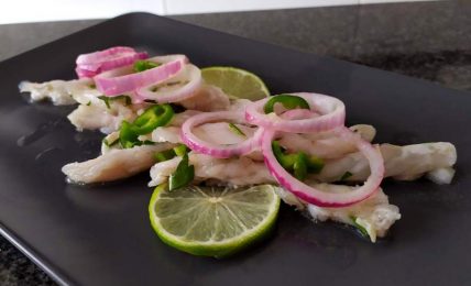 ceviche-peruviano,-il-pesce-crudo-marinato:-ecco-come-piace-agli-chef-cannavacciuolo-e-bastianich