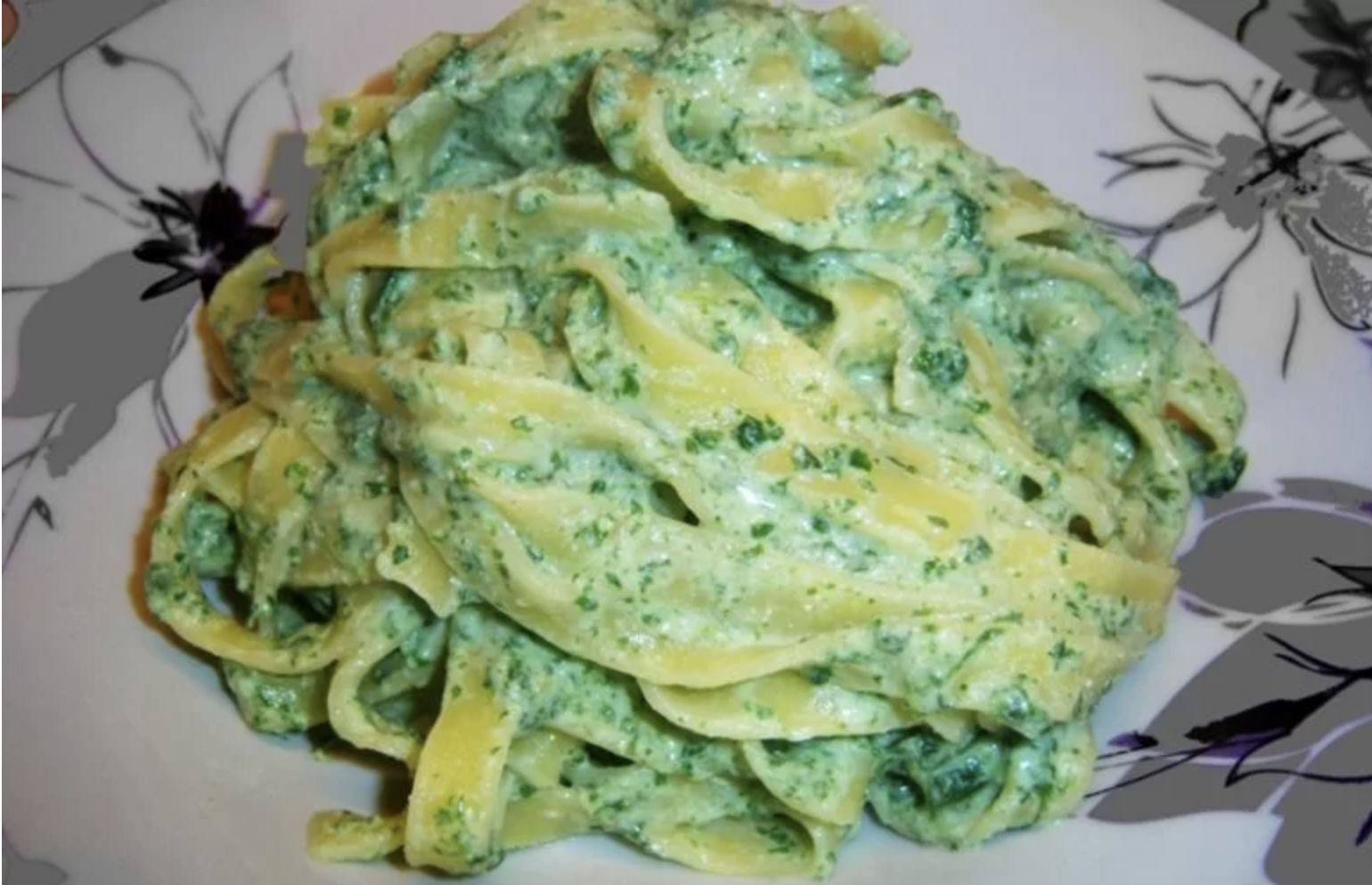 tagliatelle-con-crema-di-ricotta-e-spinaci:-una-veloce-cena-leggera-e-gustosa
