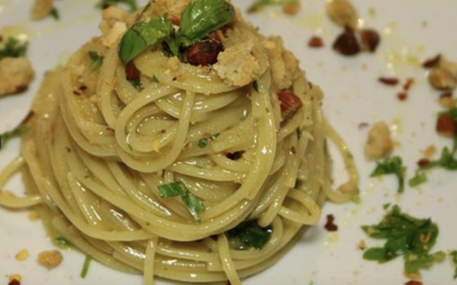 spaghetti-aglio-e-olio-di-cannavacciuolo,-lo-chef-svela-il-trucco-per-farli-cremosi:-“uso-questa-pomata-magica,-ecco-come”