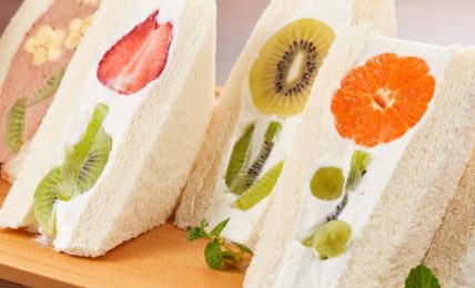 fruit-sando:-i-tramezzini-di-frutta-giapponesi-che-colorano-la-merenda-estiva