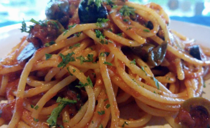 spaghetti-alla-vesuviana,-veloci-e-saporiti.-ottimi-per-cene-e-pranzi-veloci,-ma-buonissimi