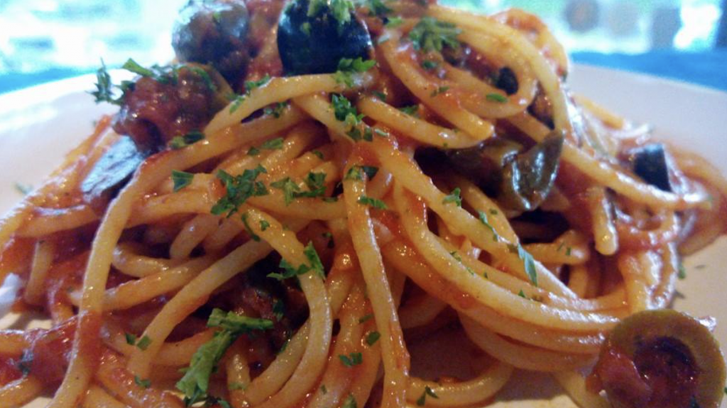 spaghetti-alla-vesuviana,-veloci-e-saporiti.-ottimi-per-cene-e-pranzi-veloci,-ma-buonissimi