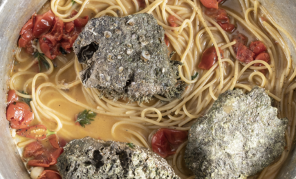 spaghetti-con-i-sassi-di-mare-dello-chef-peppe-guida:-il-piatto-piu-estivo-e-fresco-che-ci-sia
