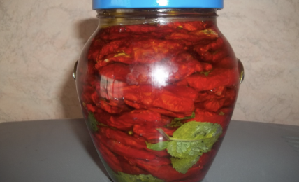 pomodori-secchi-sott’olio-fatti-in-casa:-pochissimi-ingredienti-per-un-risultato-eccezionale