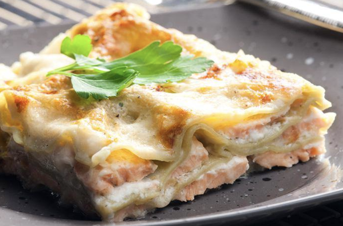 lasagne-al-salmone-con-la-besciamella-di-luisanna-messeri:-semplici,-delicate-e-buonissime