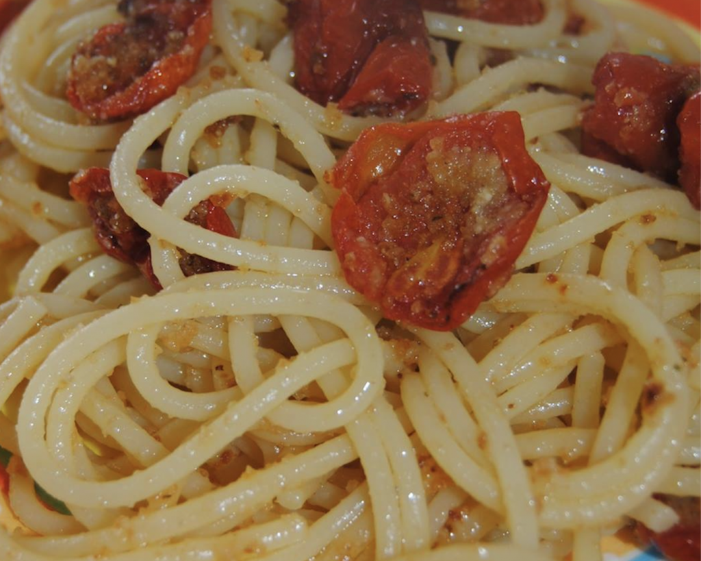 spaghetti-con-pomodorini-“arruscatiello”-di-eduardo-de-filippo:-ricetta-della-tradizione-antica-napoletana