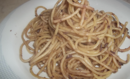 spaghetti-alla-tapenade:-la-salsa-francese-piu-semplice-e-buona-che-c’e.-la-ricetta-tradizionale