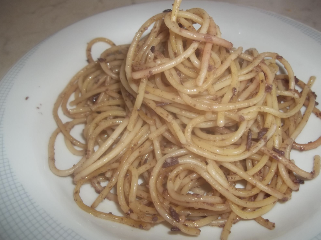 spaghetti-alla-tapenade:-la-salsa-francese-piu-semplice-e-buona-che-c’e.-la-ricetta-tradizionale