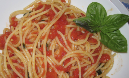spaghetti-“al-due”-(-‘o-roje),-belli-e-profumati.-il-piatto-che-riempiva-le-pance-dei-lazzaroni-e-i-“poverelli”-napoletani