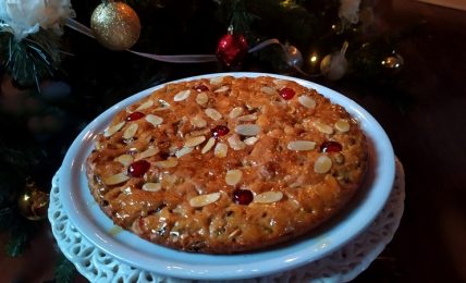 zelten-trentino-di-benedetta,-il-dolce-tradizionale-natalizio-con-tanta-frutta-secca