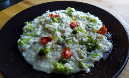 risotto-ai-broccoli,-leggero-e-facile-da-preparare-si-prepara-con-pochi-ingredienti