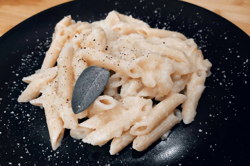 pasta-e-patate-al-burro-e-parmigiano:-piu-buona-e-cremosa-della-versione-classica.-ricetta-svuotafrigo-semplice-e-veloce