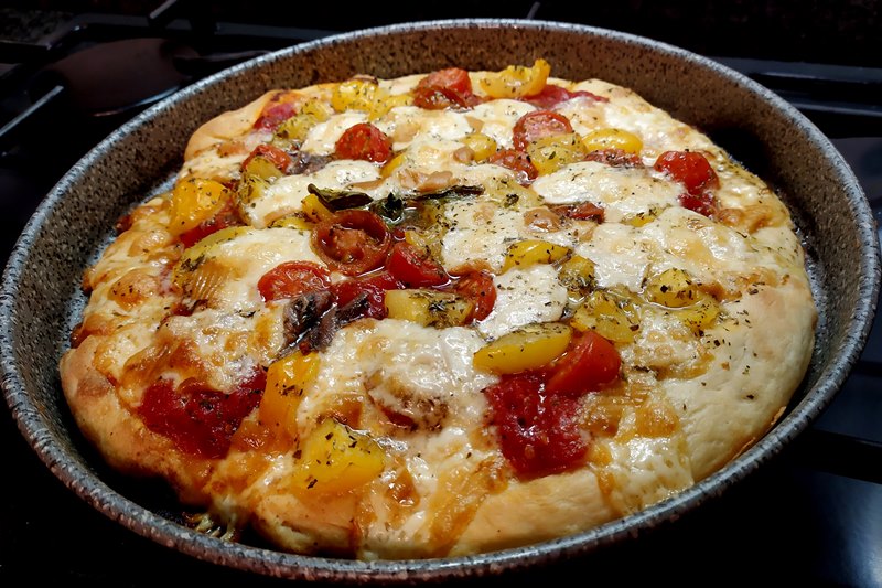 pizza-agrigentina-ai-tre-pomodori,-la-ricetta-tradizionale:-il-segreto-per-un-impasto-perfetto-anche-con-il-forno-di-casa