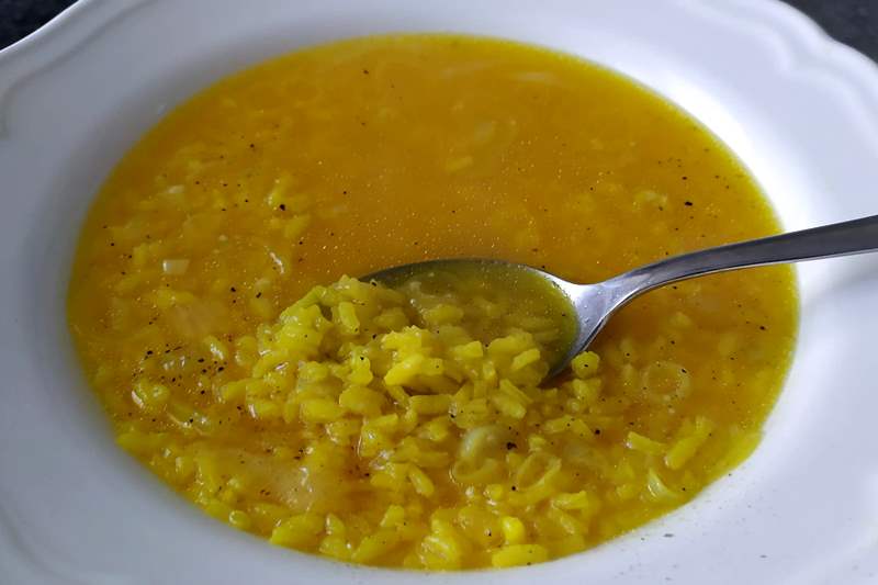 riso-in-brodo-alla-pavese,-la-minestra-tradizionale-del-dopo-pasqua-per-rimanere-leggeri