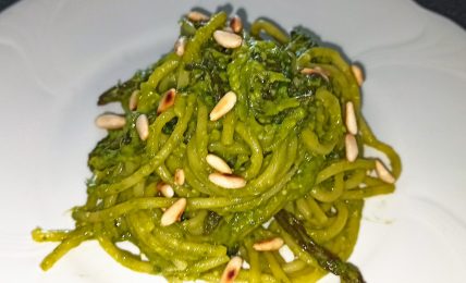 vermicelli-con-crema-di-asparagi,-pecorino-e-pinoli
