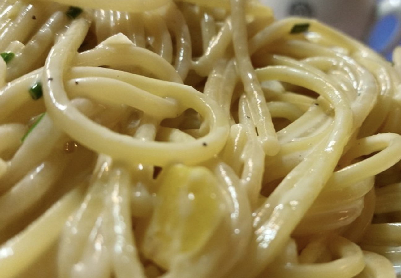 spaghetti-al-limone-di-marisa-laurito,-veloci-e-freschi.-il-piatto-dell’estate-che-si-cucina-in-pochi-minuti