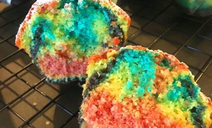 muffin-arcobaleno,-sfiziosi-dolcetti-multicolori,-golosi-e-bellissimi-da-vedere
