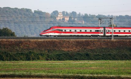 turismo-basilicata,-quattro-nuovi-collegamenti-ferroviari-che-congiungeranno-sibari-a-taranto-e-cosenza-a-metaponto