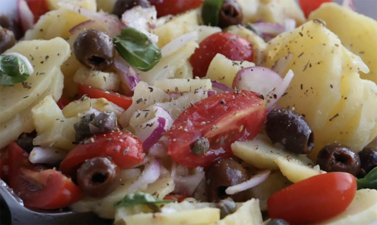 insalata-pantesca-di-benedetta,-la-ricetta-tradizionale-siciliana,-il-segreto-e-nel-condimento:-“cosa-i-siciliani-aggiungano-all’olio”