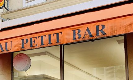 benvenuti-au-petit-bar,-il-bistrot-dove-si-respira-ancora-l’atmosfera-della-vecchia-parigi