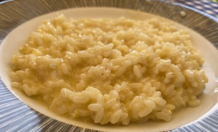 riso-cacio-e-uova-di-“mamma”-la-ricetta-tradizionale-napoletana:-piu-cremoso-com-un-risotto