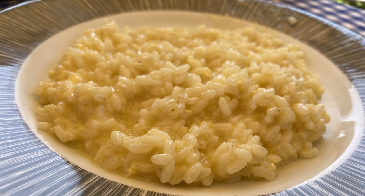 riso-cacio-e-uova-di-“mamma”-la-ricetta-tradizionale-napoletana:-piu-cremoso-com-un-risotto