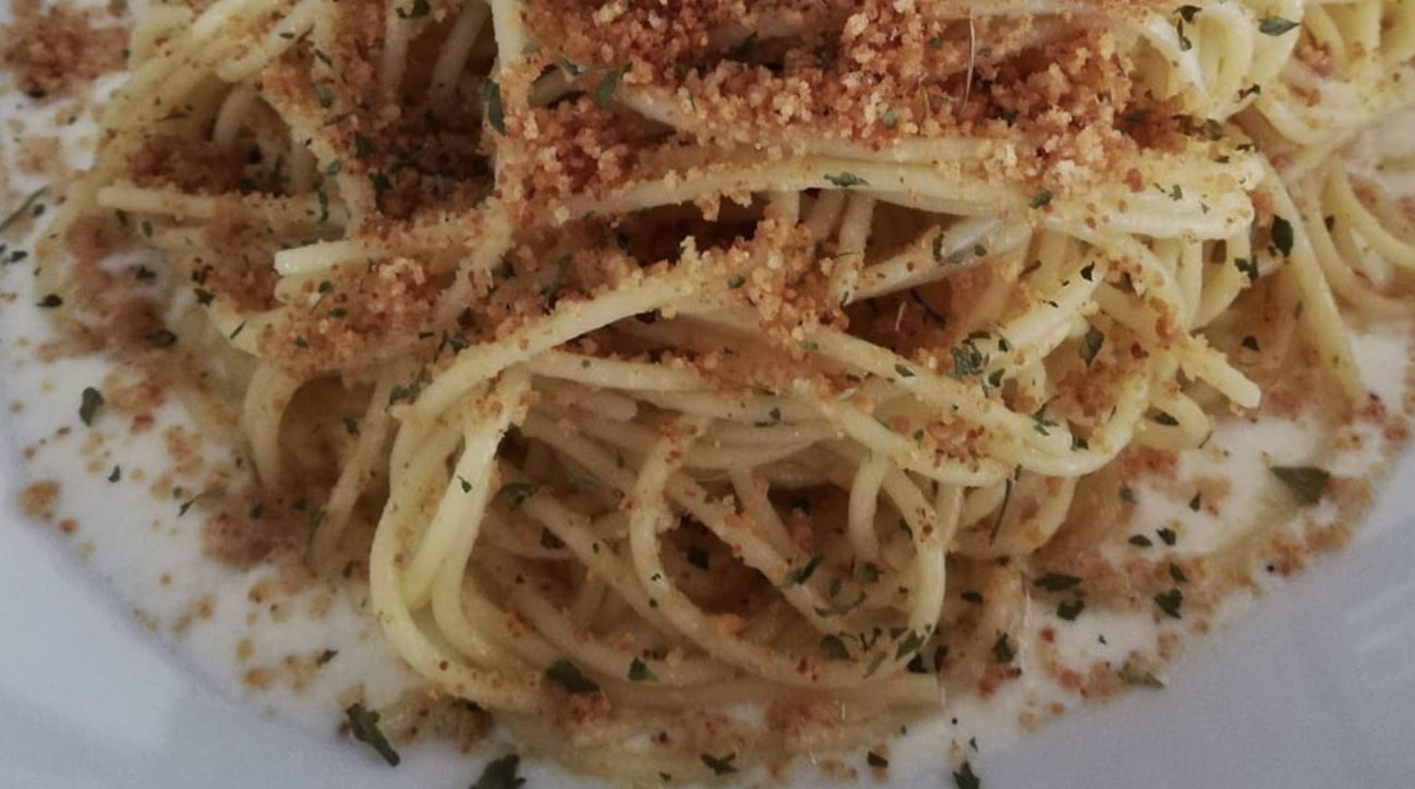 spaghetti-alla-maradona,-l’antica-ricetta-napoletana-da-fare-all’ultimo-minuto.-pochi-ingredienti-per-un-primo-super-goloso-e-veloce