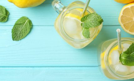 i-trucchi-per-fare-una-perfetta-limonata-(e-3-ricette-freschissime)