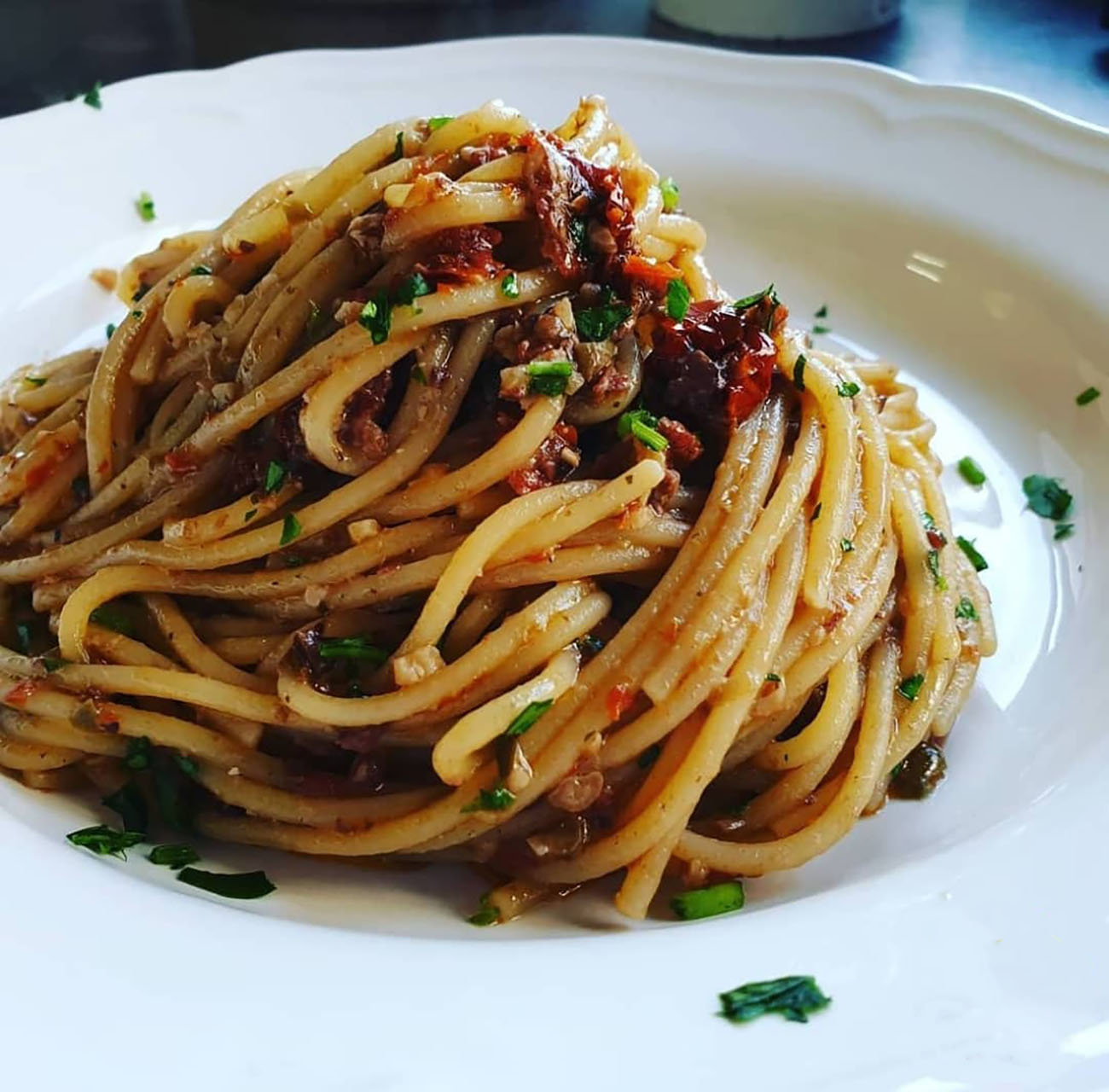 spaghetti-alla-turiddu,-altro-che-aglio-e-olio-e-peperoncino.-la-ricetta-siciliana-pronta-in-10-minuti-piu-buona-che-c’e