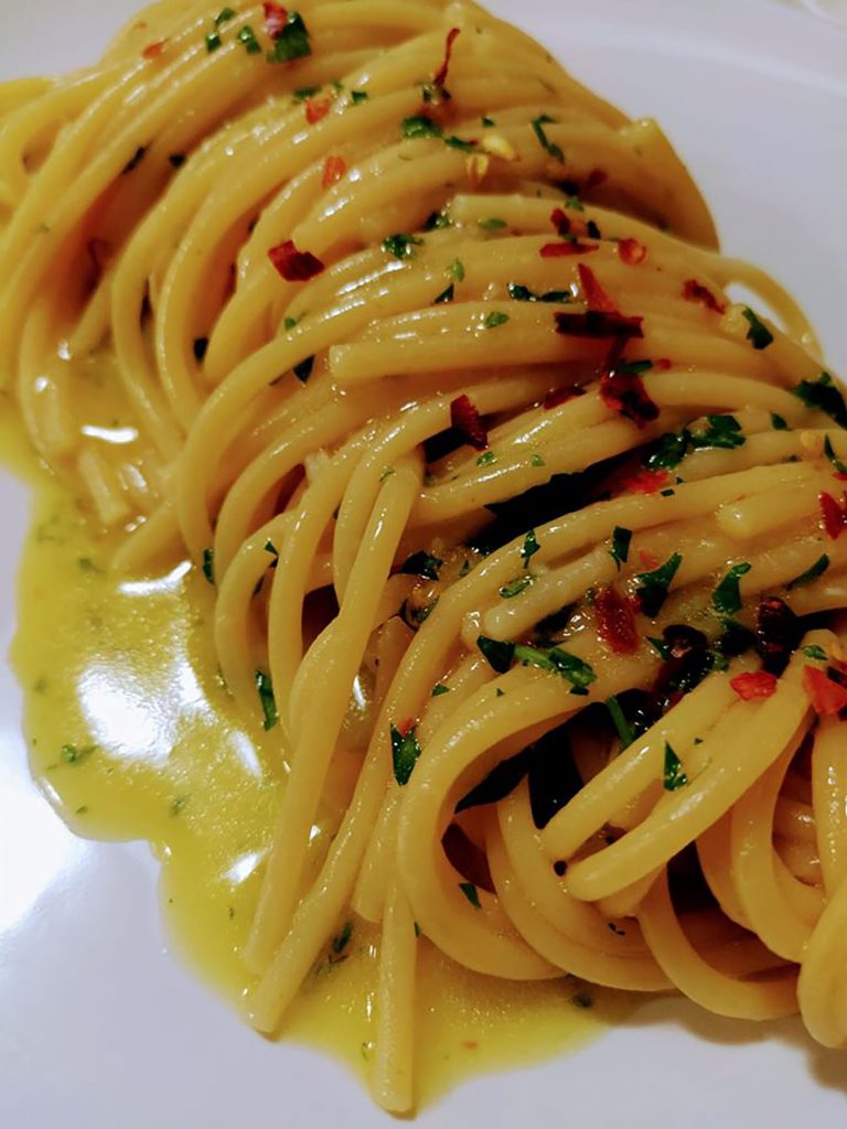spaghetti-alla-trappitara,-altro-che-aglio-e-olio.-l’antica-ricetta-della-nonna:-“l’ingrediente-segreto-e-il-trucco-dell’olio-pulito”