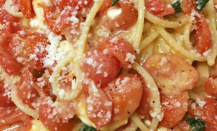 spaghetti-alla-checca,-l’antica-ricetta-romana-che-trasforma-la-pasta-al-pomodoro-in-un-piatto-cremoso-ma-senza-la-panna