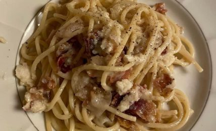 spaghetti-all’antica-senese,-altro-che-gricia.-la-ricetta-delle-nonne-toscane,-facile-e-buonissima-con-il-trucco-del-formaggio