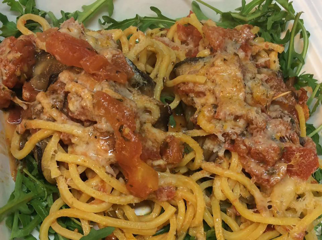 spaghetti-alla-caporalessa,-altro-che-norma-la-ricetta-napoletana-che-batte-la-siciliana.-piu-facili,-veloci-e-super-cremosi