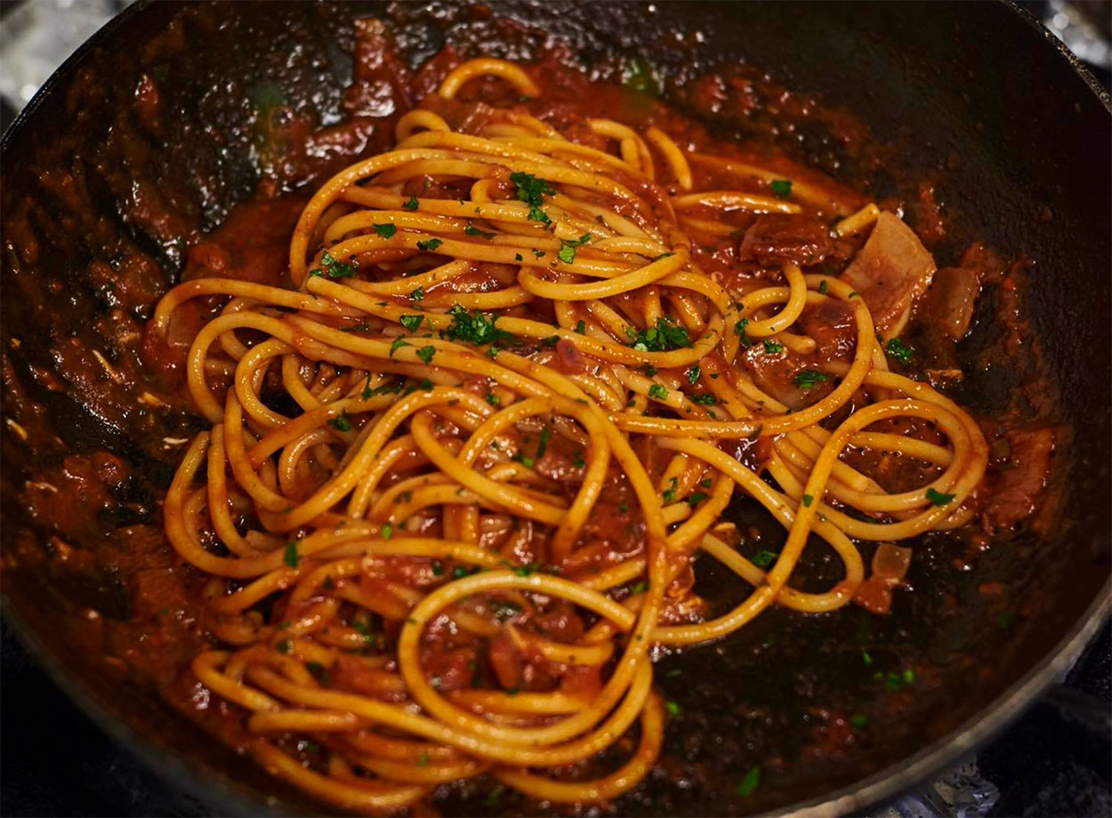 spaghetti-alla-bersagliera,-altro-che-aglio-e-olio-ecco-come-diventano-rossi,-non-e-la-salsa.-piu-buoni-dei-classici-e-pronti-in-5-minuti
