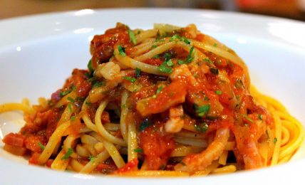 spaghetti-al-rancetto,-altro-che-amatriciana-una-volta-provata-cosi-non-tornerete-indietro.-il-trucco-e-nell’ingrediente-messo-alla-fine