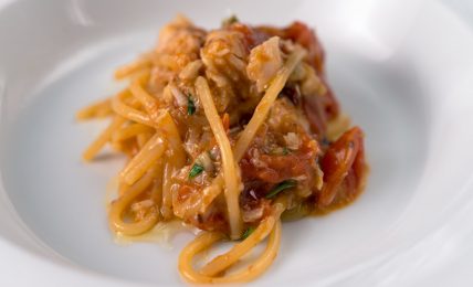 spaghetti-all’acqua-pazza,-l’antica-ricetta-napoletana-amata-da-toto-il-primo-di-pesce-piu-buono-e-veloce-che-c’e.-solo-3-ingredienti