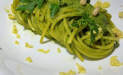 spaghetti-alla-sofia-loren,-piu-buoni-e-cremosi-della-vongole-fujute.-l’antica-ricetta-napoletana-che-si-fa-in-5-minuti