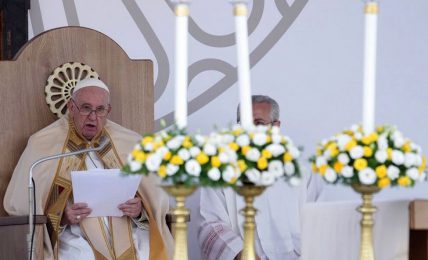 papa-franceso,-ucraina:-“chiedo-al-signore-il-dono-della-pace-e-che-si-metta-fine-alla-follia-crudele-della-guerra”