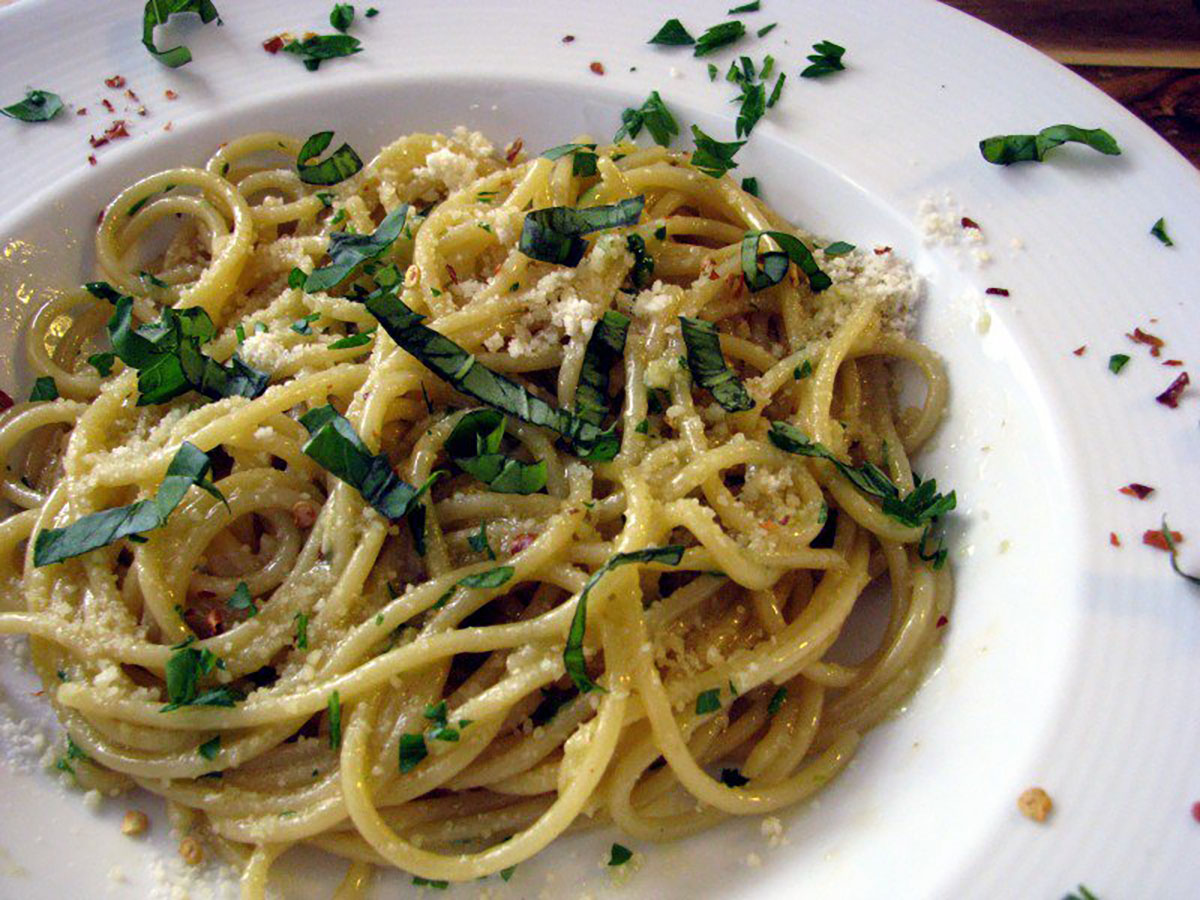 spaghetti-alla-diamantese,-la-versione-dell’aglio-e-olio-alla-calabrese.-l’ingrediente-segreto-che-lo-fa-ancora-piu-buono