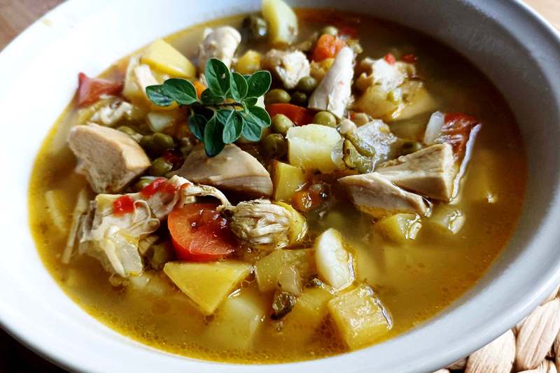 zuppa-di-pollo-e-verdure,-la-ricetta-buonissima-salva-cena-che-si-prepara-da-sola-mentre-fate-altro