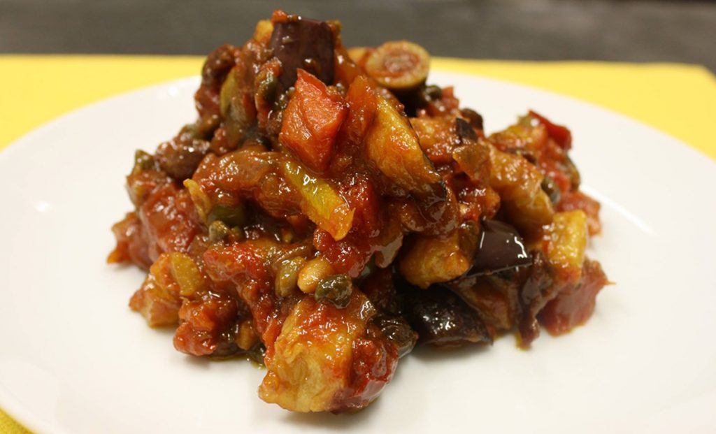 Il baccalà “agghiotta”, la ricetta siciliana dello chef Locatelli. Il piatto ideale per la Vigilia di Natale